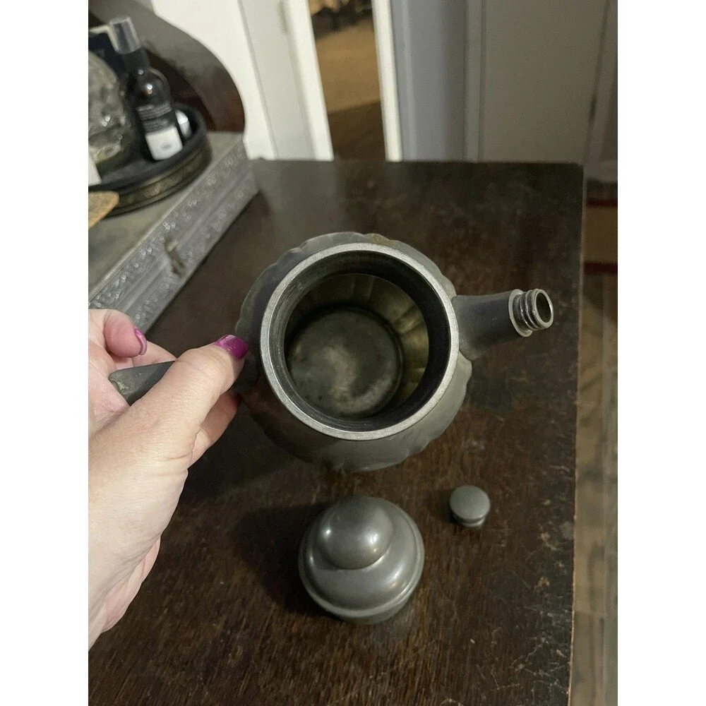 VINTAGE PILGRIM PEWTER PITCHER 3 PINT 2334 LIDDED SCREW SPOUT CAP APPRX: 10”T